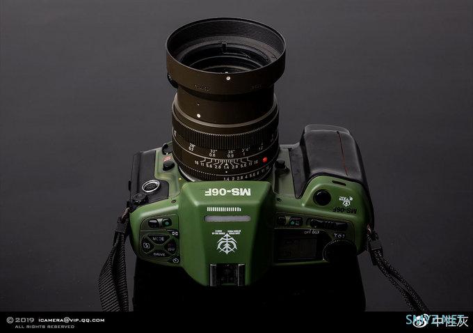 一起来学骚操作 篇二十四：相机也能涂装 摄影师给Zaku II做了一台照相机