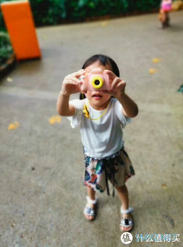 儿童玩具 篇一:给孩子买的第一款儿童相机 儿童玩具 篇一:给孩子买的第一款儿童相机
