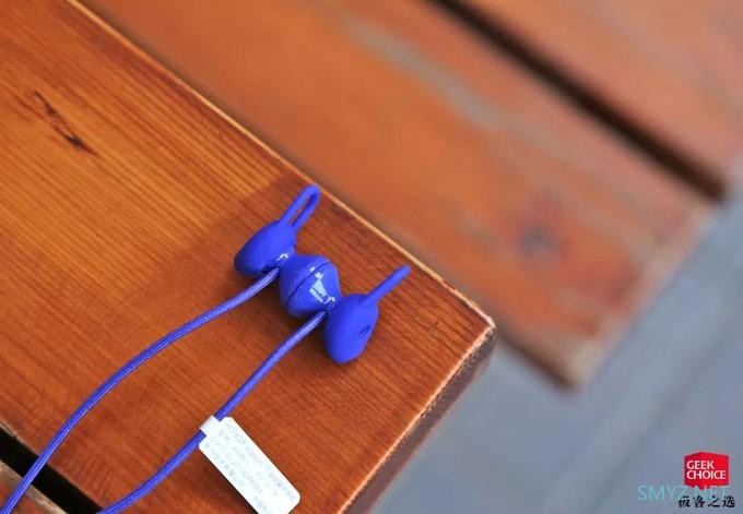 图赏丨荣耀 xSport PRO 运动蓝牙耳机：用手机就能充电的耳机你见过吗？