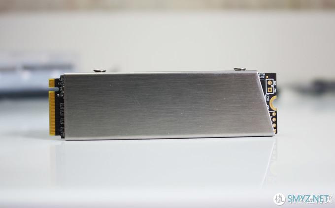 电脑硬件评测 篇十五：论SSD散热的重要性，两款乔思伯M.2 SSD散热器装机测试