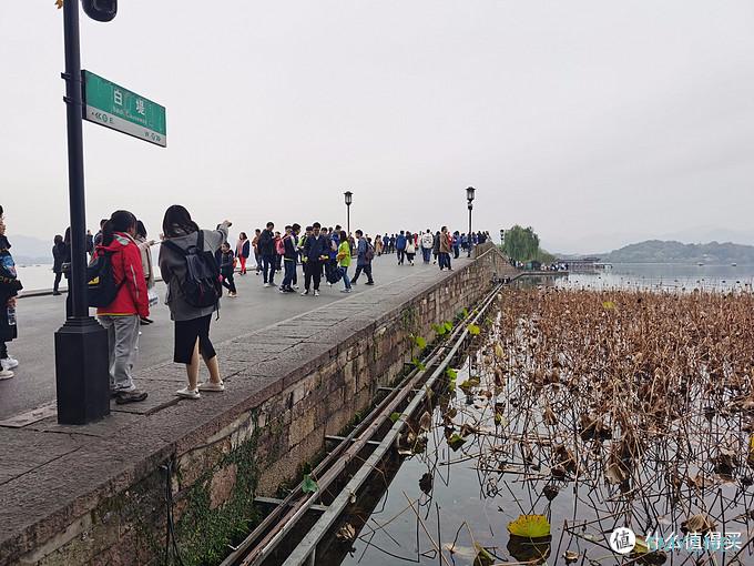 带着荣耀V30PRO走上杭州街头，是不是真5G“标杆”一测就知道