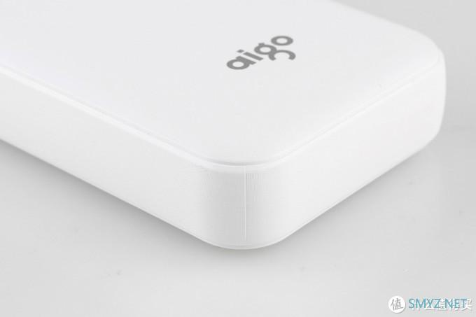 PD、PE、QC等多协议加持，aigo E10000PD数显快充移动电源评测