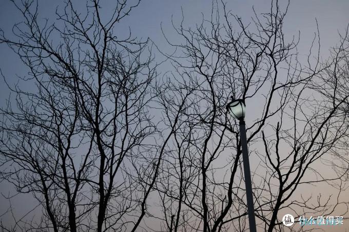 十年之后,富士X100系列也推出了第五代—X100V 十年之后,富士X100系列也推出了第五代—X100V