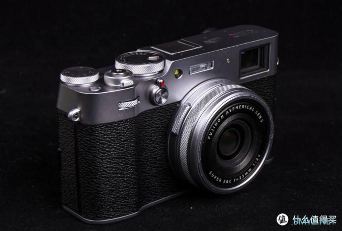 十年之后,富士X100系列也推出了第五代—X100V 十年之后,富士X100系列也推出了第五代—X100V
