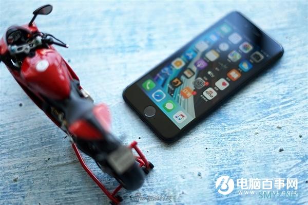 最低2799元 新iPhone SE开箱：低价高能小钢炮
