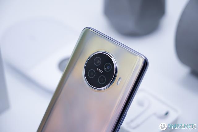 无需为游戏去忍受厚、重、丑，OPPO Ace2能够给你优雅的游戏体验