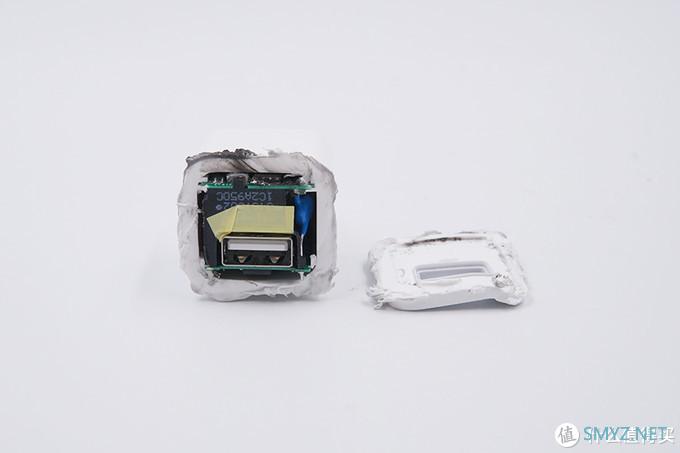 拆解报告：Apple苹果新款iPhone SE原装5W充电器