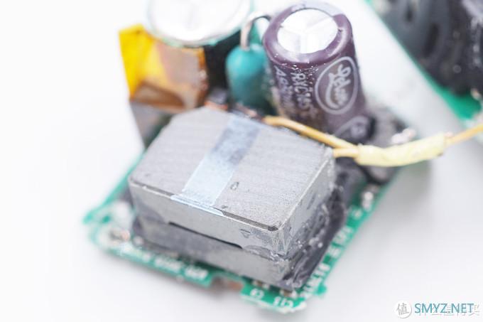 拆解报告：Apple苹果新款iPhone SE原装5W充电器