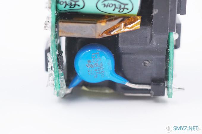 拆解报告：Apple苹果新款iPhone SE原装5W充电器