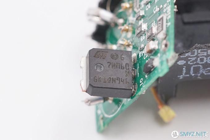 拆解报告：Apple苹果新款iPhone SE原装5W充电器