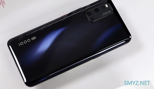 iQOO 3--高性能的游戏手机