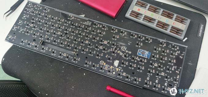 奇葩外设说 篇二：高斯GS104D蓝牙机械键盘换TTC金粉轴手感体验