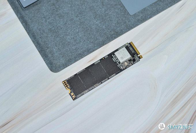 勤添印记 篇十三：短小精悍，多快好爽：Orico 迅龙 V500 M.2 NVMe SSD