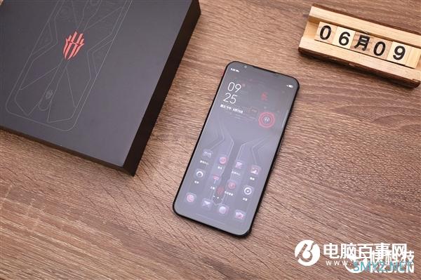 国产首款16G内存旗舰 红魔5G氘锋透明版图赏