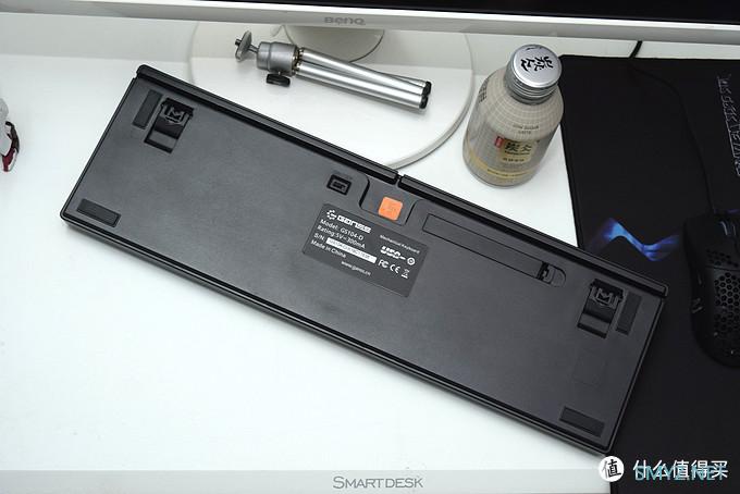 追上无线化的浪潮，给桌面增添一枚无线双模机械键盘——GANSS GS104D开箱