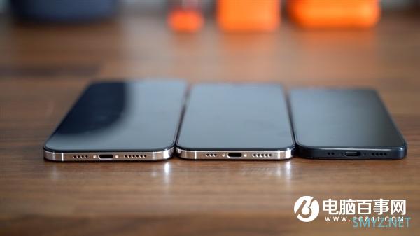 iPhone 12系列机模上手：5.4寸款比新SE袖珍、电源键下有玄机