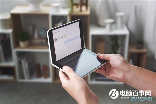 微软副总裁秀Surface Duo：骁龙855双屏旗舰 8月底亮相