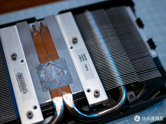 显存焦黄的华硕RX580满血8GB矿卡，拆开换硅脂降温9°C再战三年