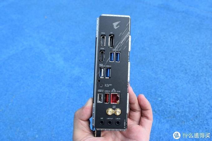 PC硬件与外设 篇五十六：终归入坑烧钱的ITX，技嘉B550I AORUS PRO AX点评装机评测