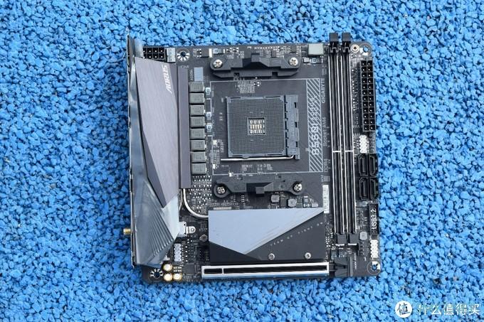 PC硬件与外设 篇五十六：终归入坑烧钱的ITX，技嘉B550I AORUS PRO AX点评装机评测