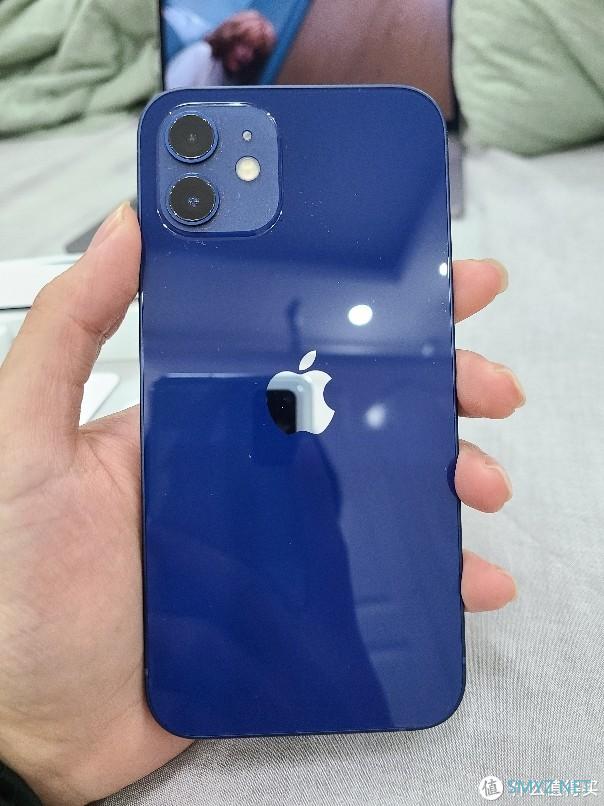 开箱晒物 篇十二：iPhone12蓝色开箱！新手机居然掉漆加磕碰！我气死了