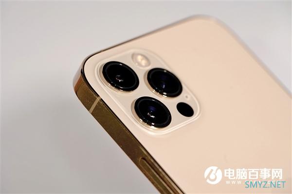 iPhone 12的直角边框够锐利：削苹果皮无压力
