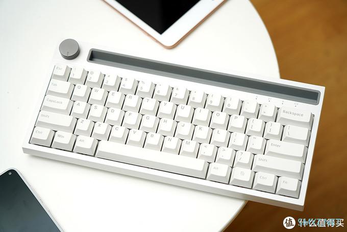 国产键鼠也玩起“性冷淡风”黑爵K620T便携蓝牙机械键盘体验