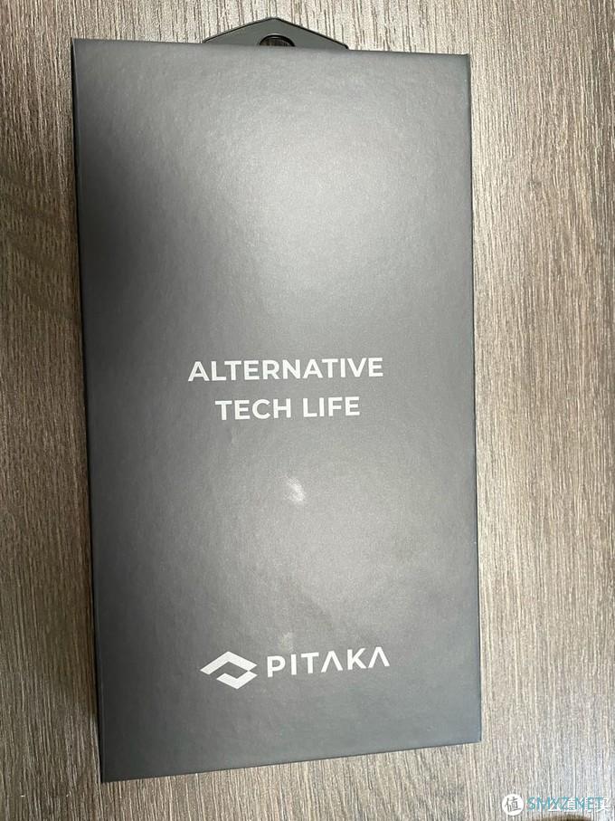 谨小慎微的科技柜 篇二十一：iPhone 12官方皮套对比pitaka半包套