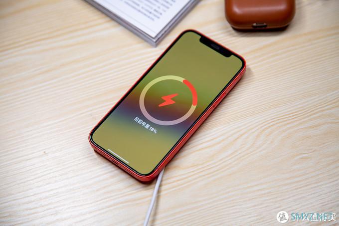 无线充电的另一种形态MagSafe：倍思极简Mini磁吸无线充电器体验