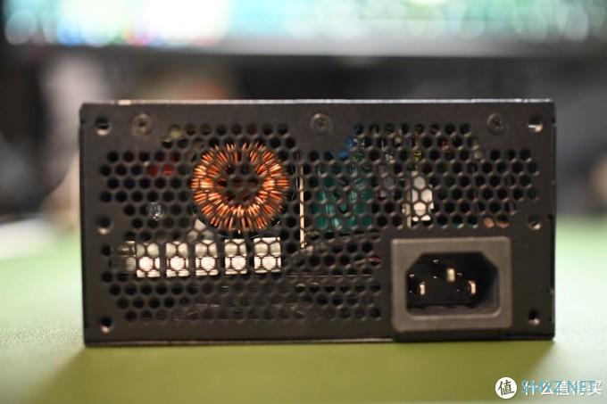 ITX机箱 篇十七：跟风装了一台很大的风冷ITX主机：TU150，注意定制线长度。