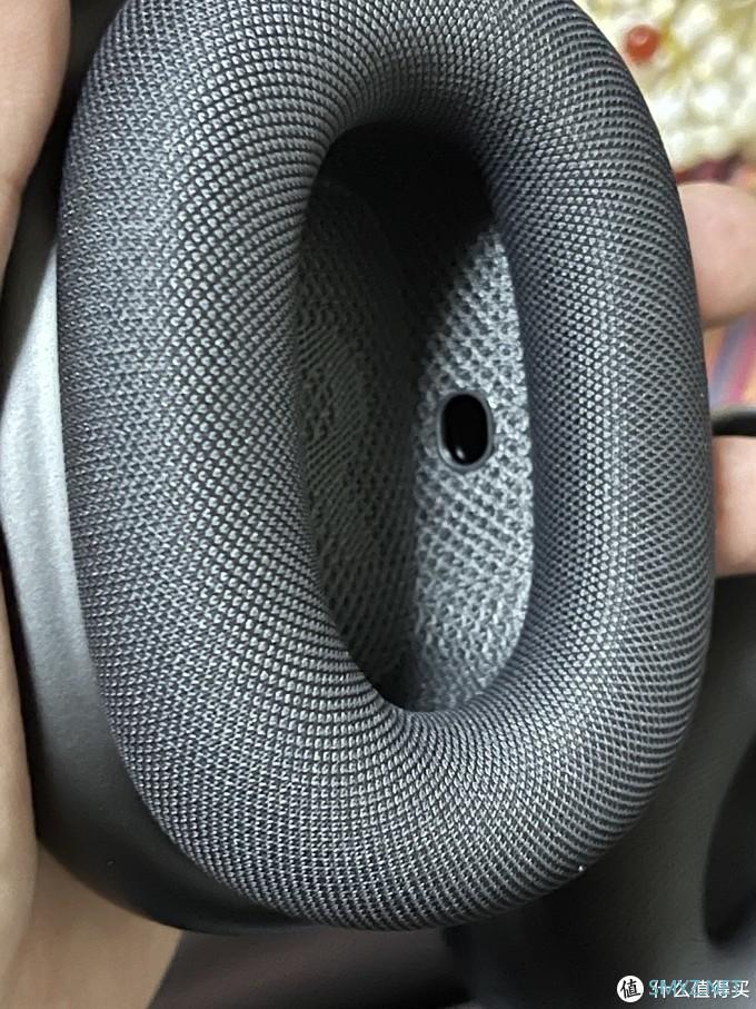 挎包?眼罩?实际上是AirPods Max+耳机套^_^ 挎包?眼罩?实际上是AirPods Max+耳机套^_^