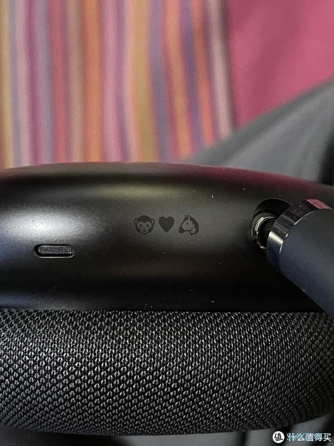 挎包?眼罩?实际上是AirPods Max+耳机套^_^ 挎包?眼罩?实际上是AirPods Max+耳机套^_^