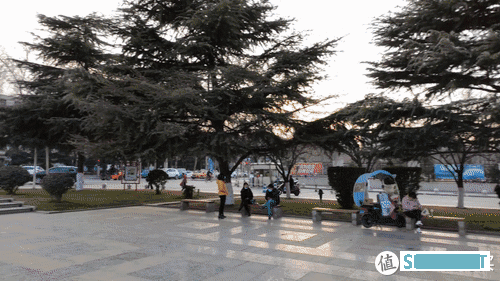 Capture π评测: 抖音APP直播也能追踪的折叠手机云台