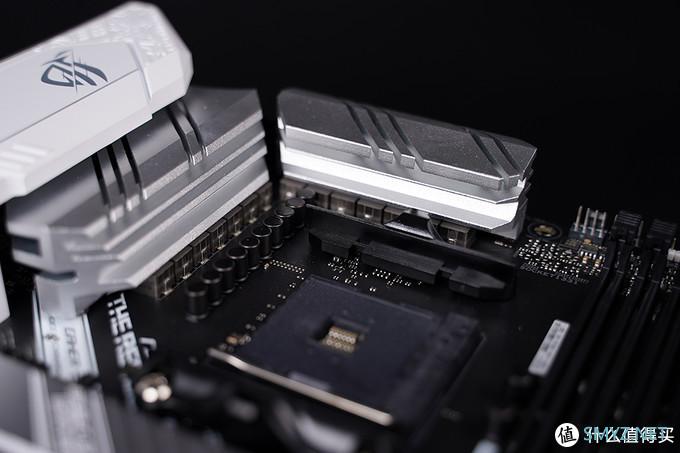 白色信仰主机,RTX 3090 HOF名人堂 + 5900X + ROG B550吹雪 白色信仰主机,RTX 3090 HOF名人堂 + 5900X + ROG B550吹雪