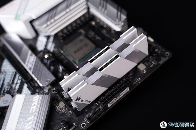 白色信仰主机,RTX 3090 HOF名人堂 + 5900X + ROG B550吹雪 白色信仰主机,RTX 3090 HOF名人堂 + 5900X + ROG B550吹雪