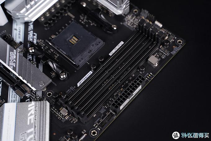 白色信仰主机,RTX 3090 HOF名人堂 + 5900X + ROG B550吹雪 白色信仰主机,RTX 3090 HOF名人堂 + 5900X + ROG B550吹雪