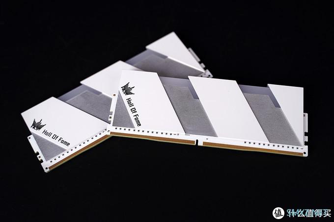 白色信仰主机,RTX 3090 HOF名人堂 + 5900X + ROG B550吹雪 白色信仰主机,RTX 3090 HOF名人堂 + 5900X + ROG B550吹雪