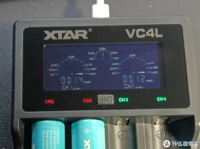 经济实惠 大屏4槽充电器 XTAR VC4充电器