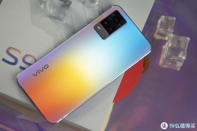 现在的自拍神器根本不怕夜的黑 轻薄自拍旗舰vivo S9评测