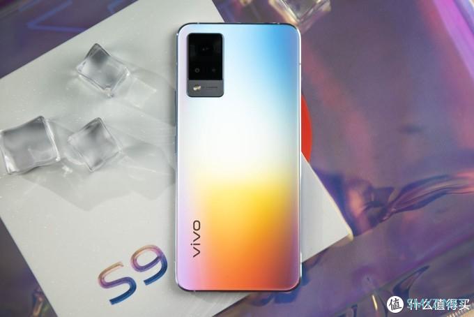 现在的自拍神器根本不怕夜的黑 轻薄自拍旗舰vivo S9评测