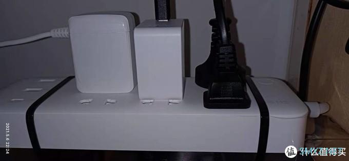 65W的充电头到底买的值吗?我觉得看图对比就知道怎么答案了。 65W的充电头到底买的值吗?我觉得看图对比就知道怎么答案了。