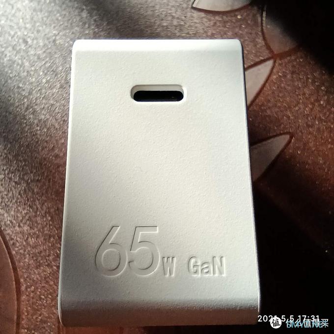 65W的充电头到底买的值吗?我觉得看图对比就知道怎么答案了。 65W的充电头到底买的值吗?我觉得看图对比就知道怎么答案了。