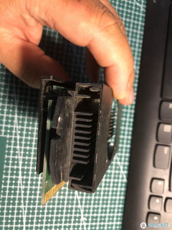 硬件拆解 篇一：[拆解] Intel Pentium lll 暴力拆解1999年CPU