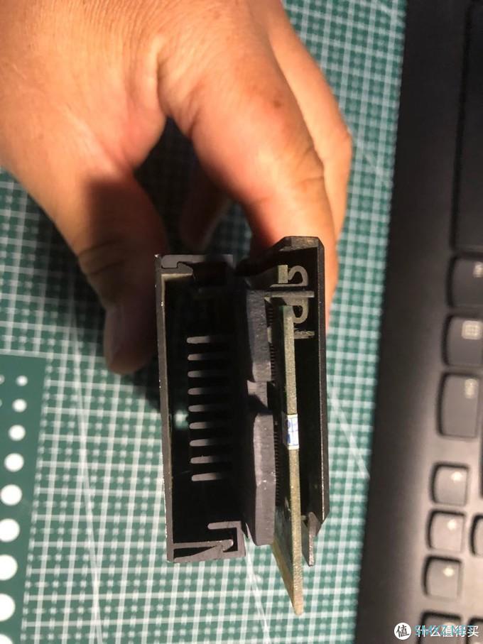 硬件拆解 篇一：[拆解] Intel Pentium lll 暴力拆解1999年CPU