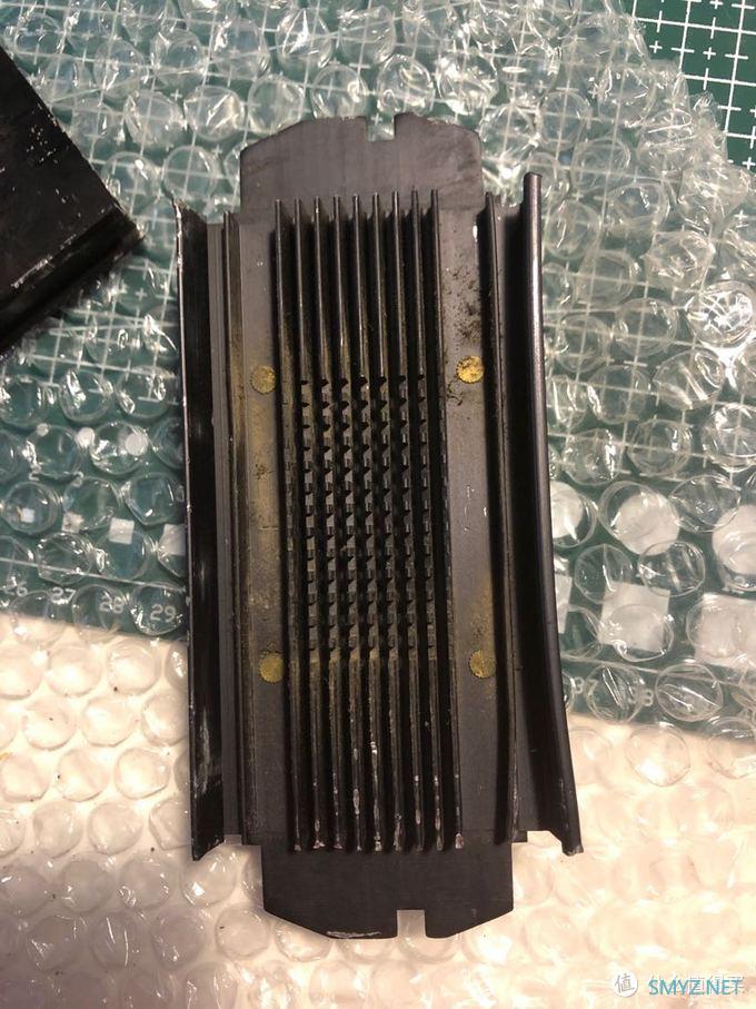 硬件拆解 篇一：[拆解] Intel Pentium lll 暴力拆解1999年CPU