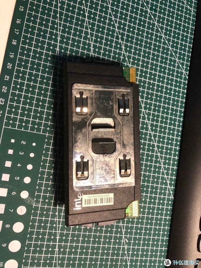 硬件拆解 篇一：[拆解] Intel Pentium lll 暴力拆解1999年CPU