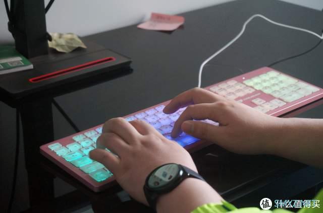 漂亮的不像实力派,静音更好用,骨伽巧克力键盘上手! 漂亮的不像实力派,静音更好用,骨伽巧克力键盘上手!