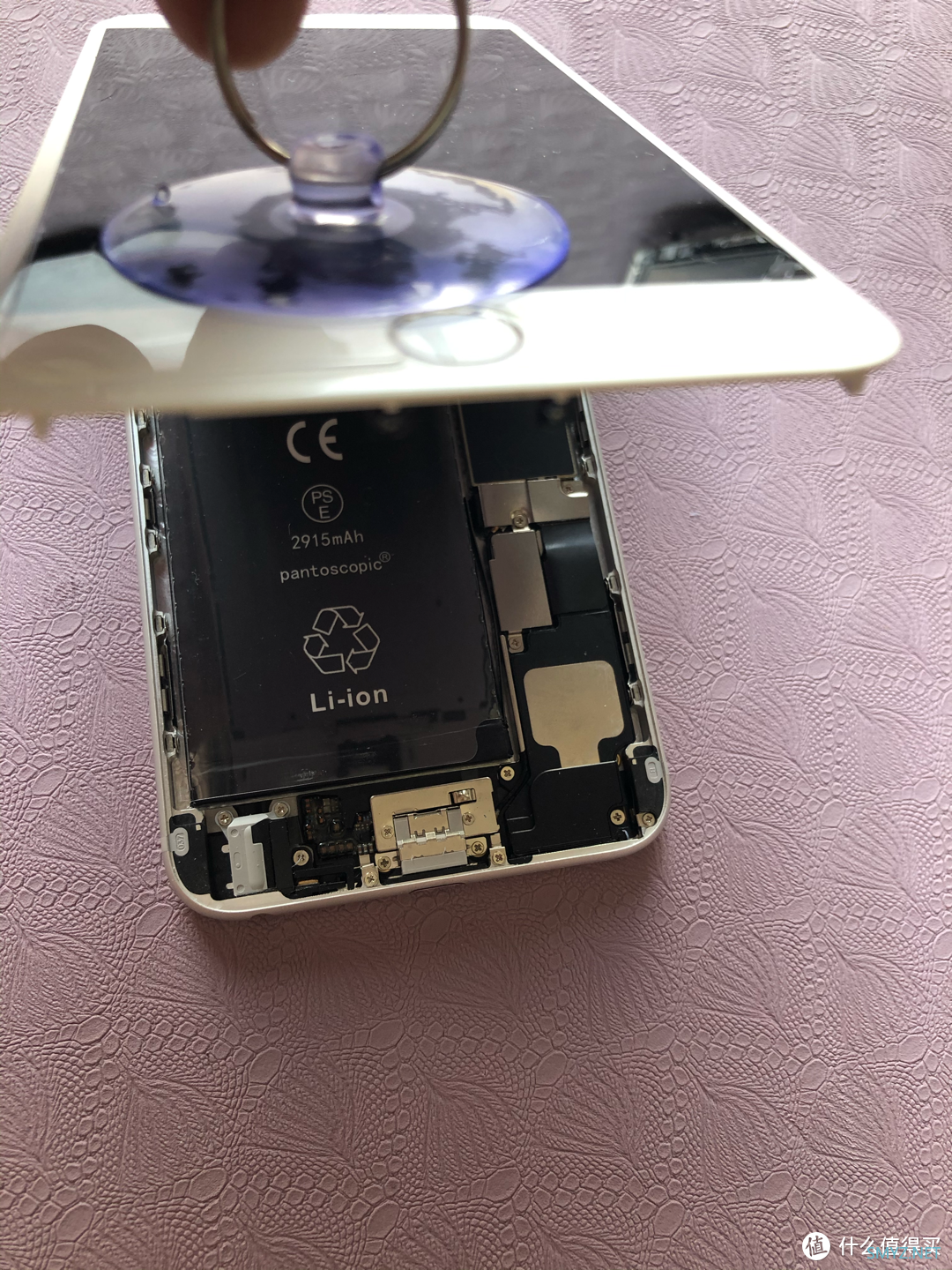 iPhone 6 Plus更换电池步骤：把副厂电池换回原厂旧电池