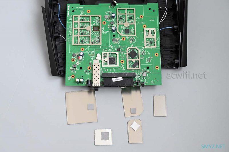 XTR7880拆机，三频Wi-Fi 6无线路由器