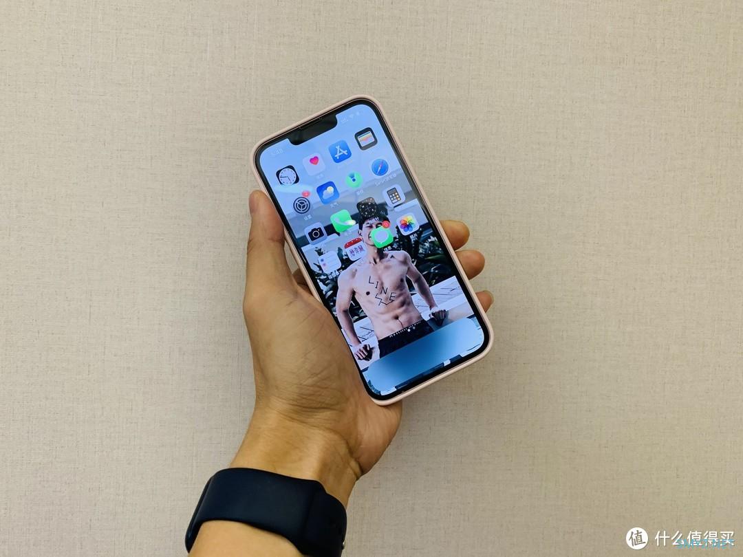 给媳妇入手了一台猛男粉iPhone13